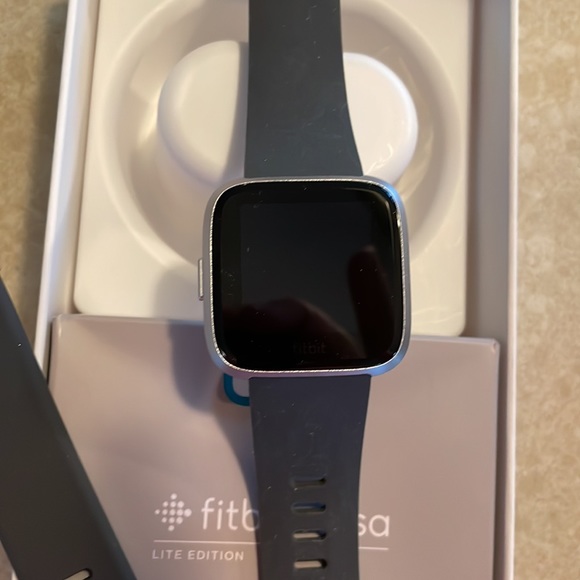 Fitbit Versa - Picture 7 of 8